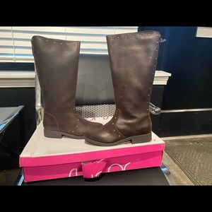 Girls brown boots